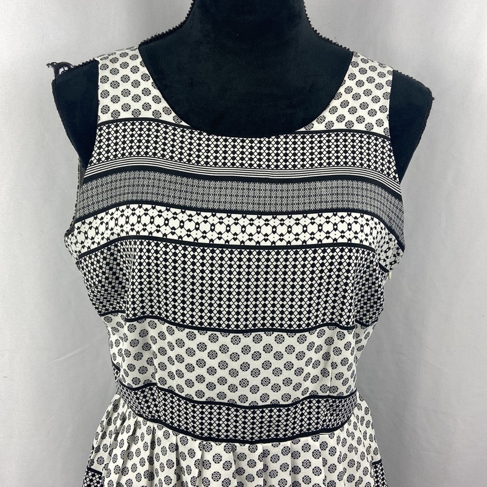 Jack by BB Dakota Black and White Sleeveless Skater Dress with a Pleated Skirt - Picture 4 of 10